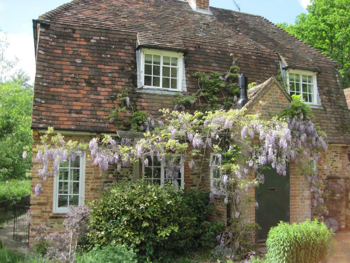 Tilford Mill Cottage Farnham (Surrey) Bagian luar foto